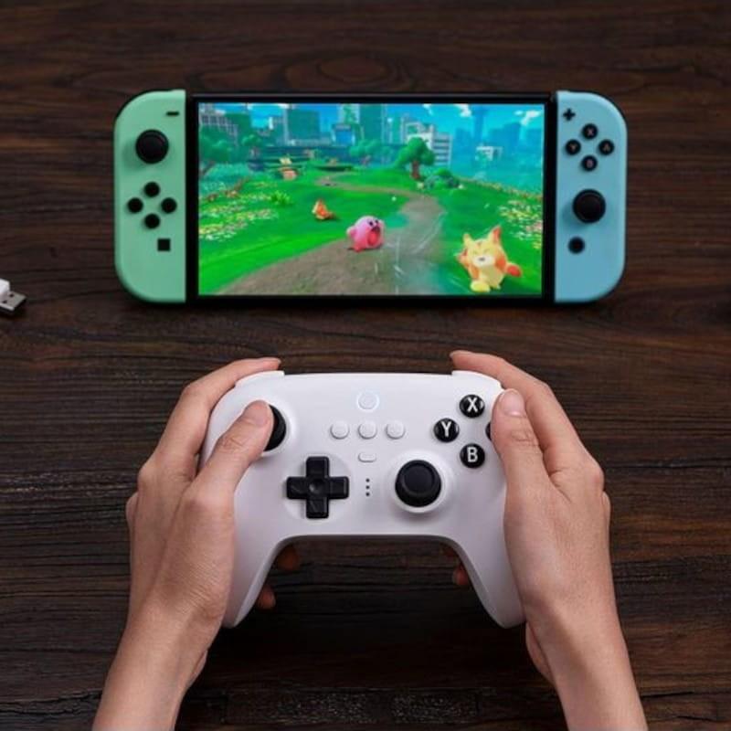 Potente Gamepad 8BitDo Ultimate Bluetooth 5.0 con base de carga Blanco - Mando Nintendo Switch/PC