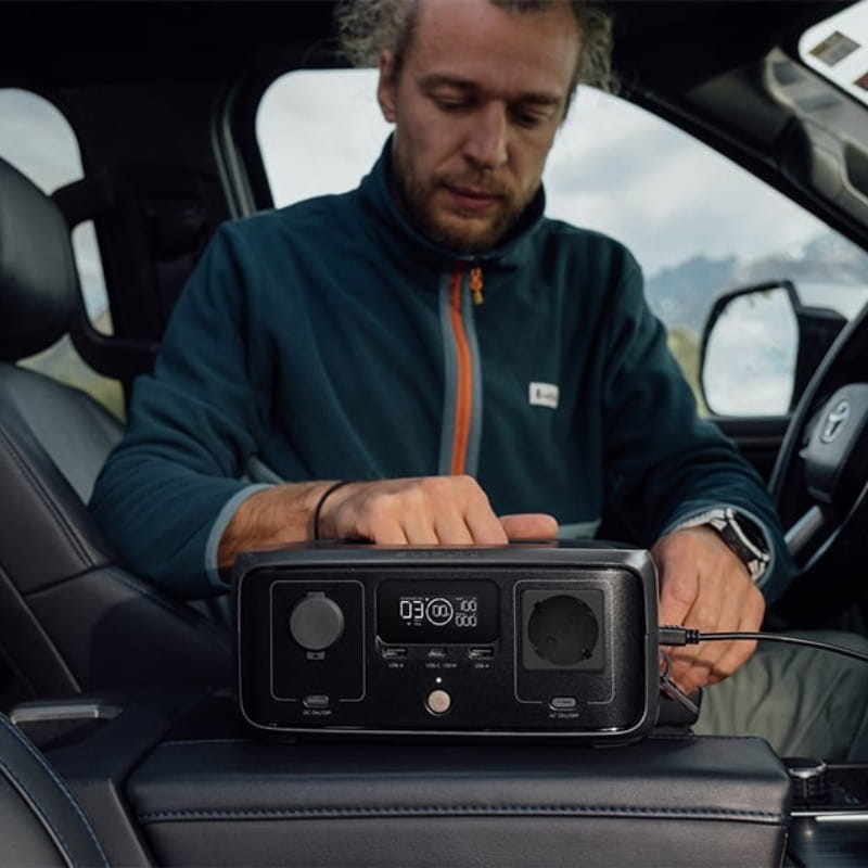 EcoFlow RIVER 3 UPS + Panel Solar 45W USB-C - conexión para coche