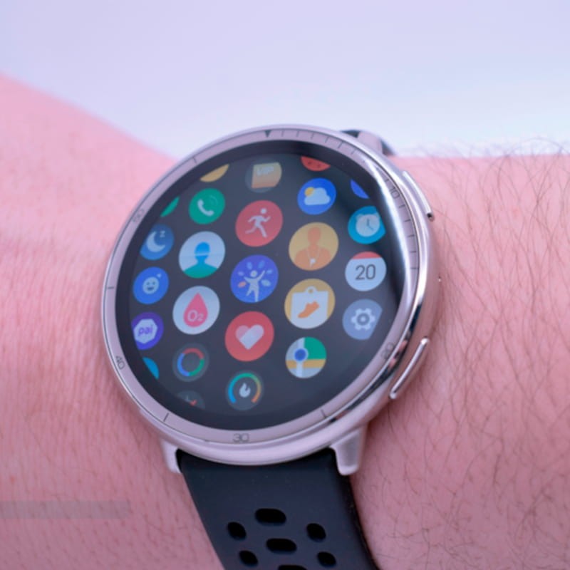 Foto real sobre muñeca del Amazfit Active 2 Correa Silicona Negro  - Reloj Inteligente con GPS