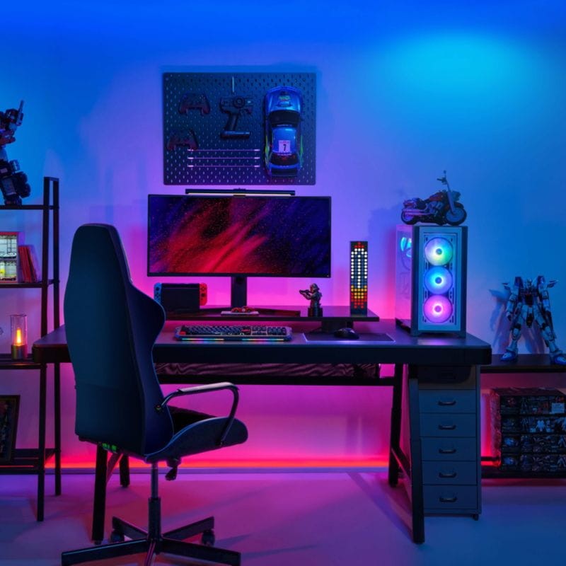 Sala gaming con la Lámpara inteligente Yeelight Cube Spot