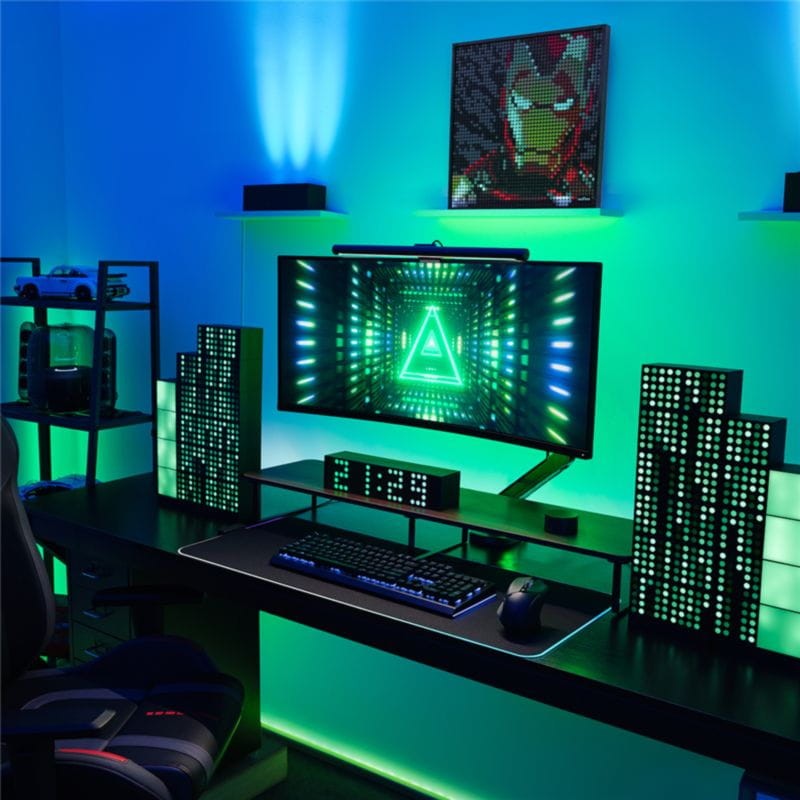 Bureau gaming éclairé avec la Lampe intelligente Yeelight Cube Spot Extension