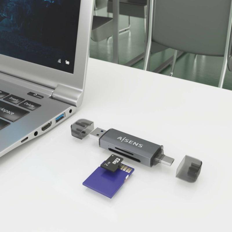 Detalle de los puertos USB-C o USB-A  y ranuras de tarjetas del Lector de Tarjetas Externo AISENS ASCR-2AC08-GR