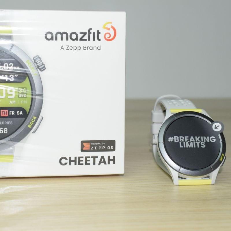 Foto real frontal com o Amazfit Cheetah Grey Box - Relógio inteligente