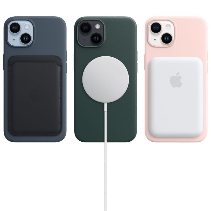 Coques iPhone 14 avec accessoires MagSafe: porte-cartes noir, chargeur circulaire blanc, batterie externe blanche. Couleurs bleu, vert, rose pastel.