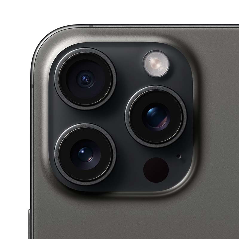 Módulo de cámaras del iPhone 15 Pro Max 5G negro titanio: triple lente grande, flash y sensor LiDAR en esquina trasera; acabado mate premium, estado