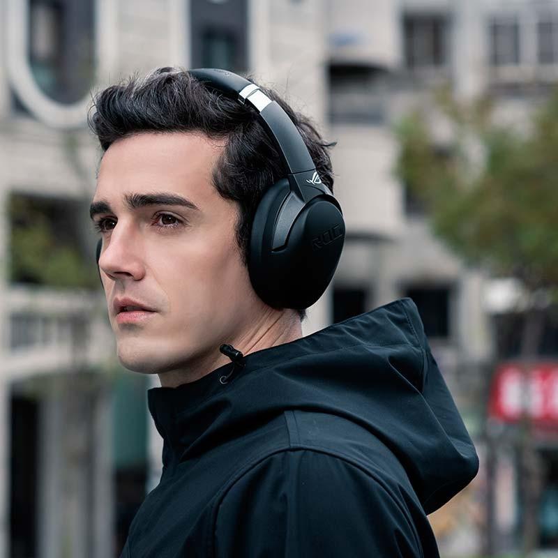 Auscultadores Gaming ASUS ROG Strix Go BT Preto uso