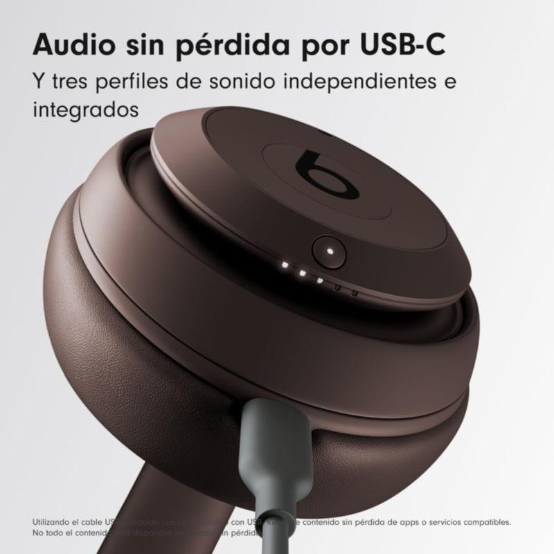 Beats Studio Pro ANC Azul Castanho com 40 horas de autonomia