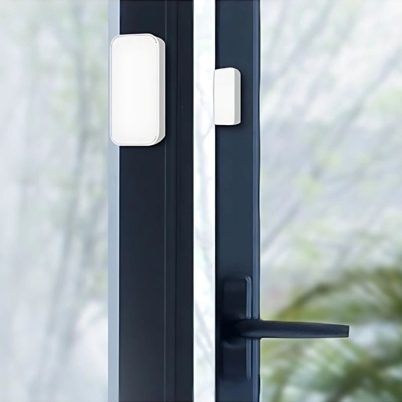 Broadlink DS4-FC con S3 Hub sobre el marco de la ventana