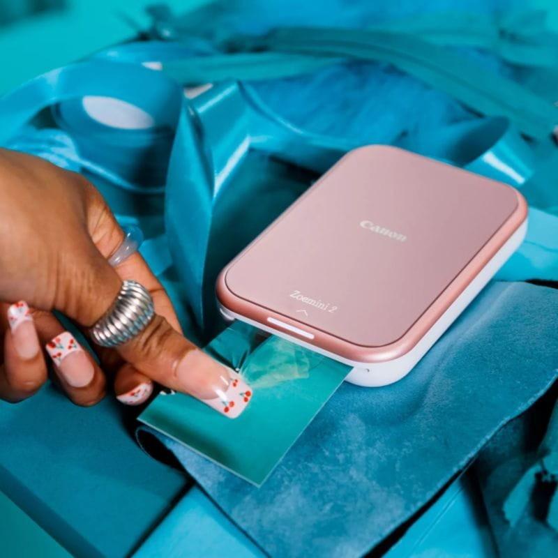 Canon Zoemini 2 Oro rosa imprimiendo una fotografía