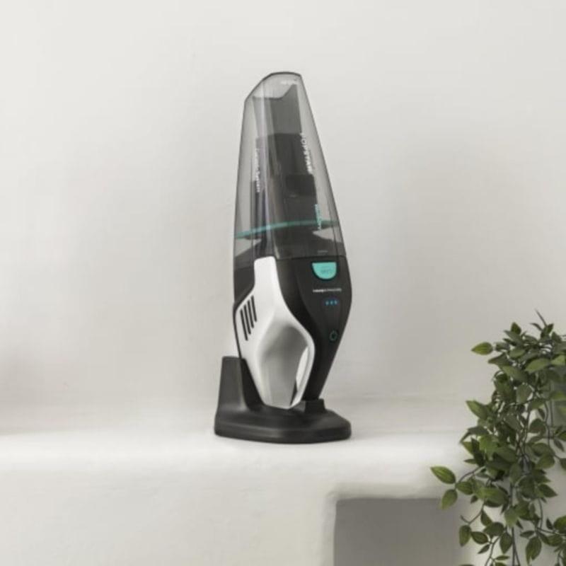 Aspirador Cecotec Popstar Micro na sua base de carregamento