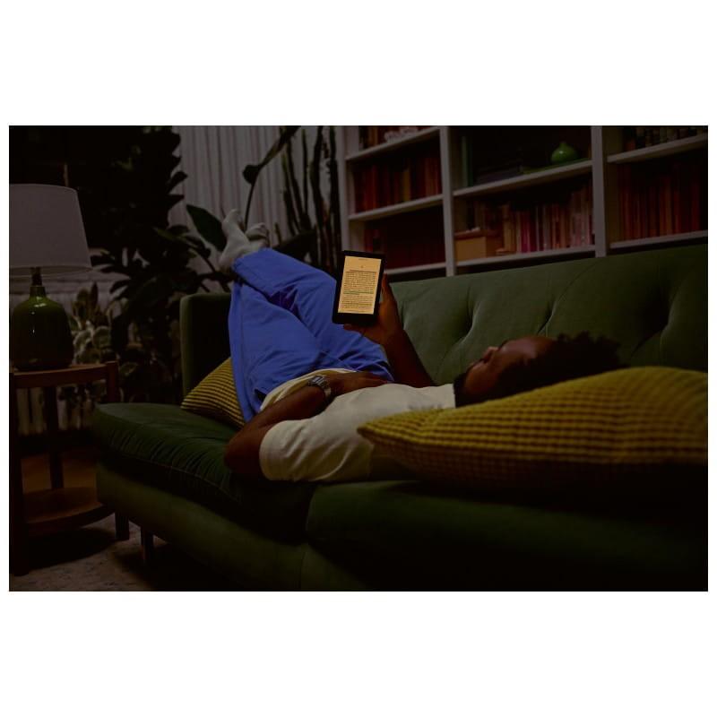  Kobo Clara Colour 16 GB Wifi Negro - Lector de libros electrónicos imagen real con una persona de noche