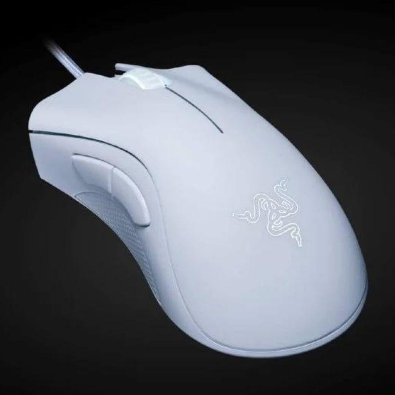 Razer DeathAdder Essential 6400 PPP Blanco - Ratón gaming visto de lado con fondo negro