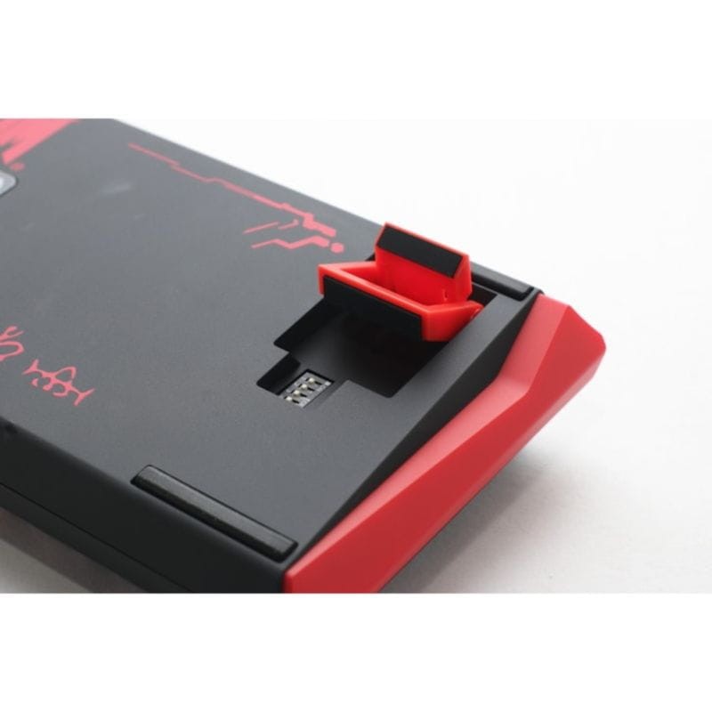 Détail des pieds réglables du Clavier Ducky ONE 3 SF RGB x Édition Doom Limitée