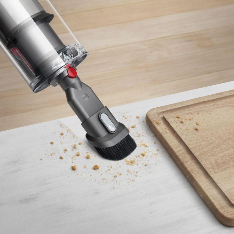 Detalle del cepillo de la aspiradora Dyson V12 Origin Níquel