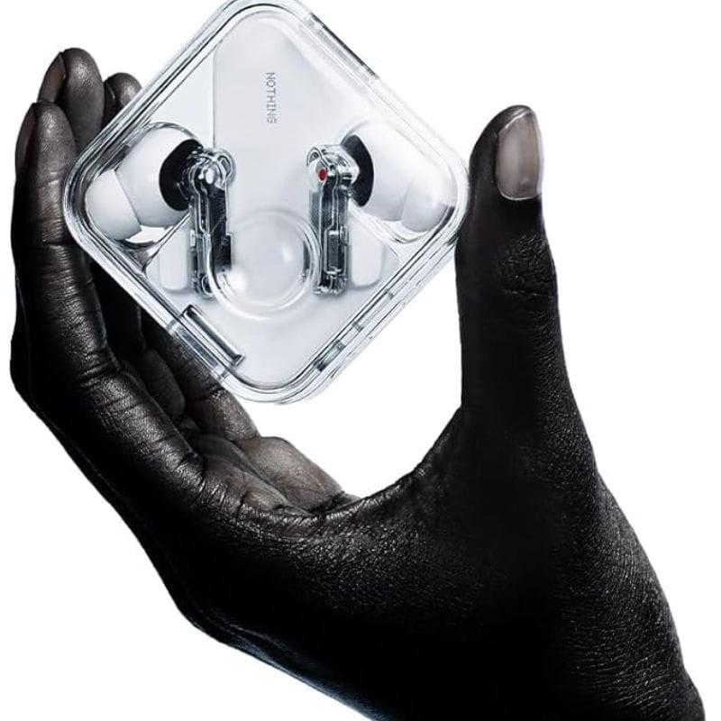 Nothing Ear White - Bluetooth Headset image du casque dans une main