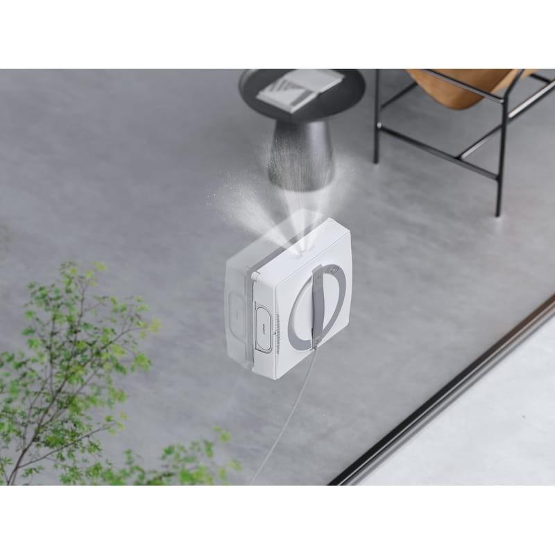 Ecovacs WINBOT W2 - Robot limpia cristales Foto real robot lanzando agua
