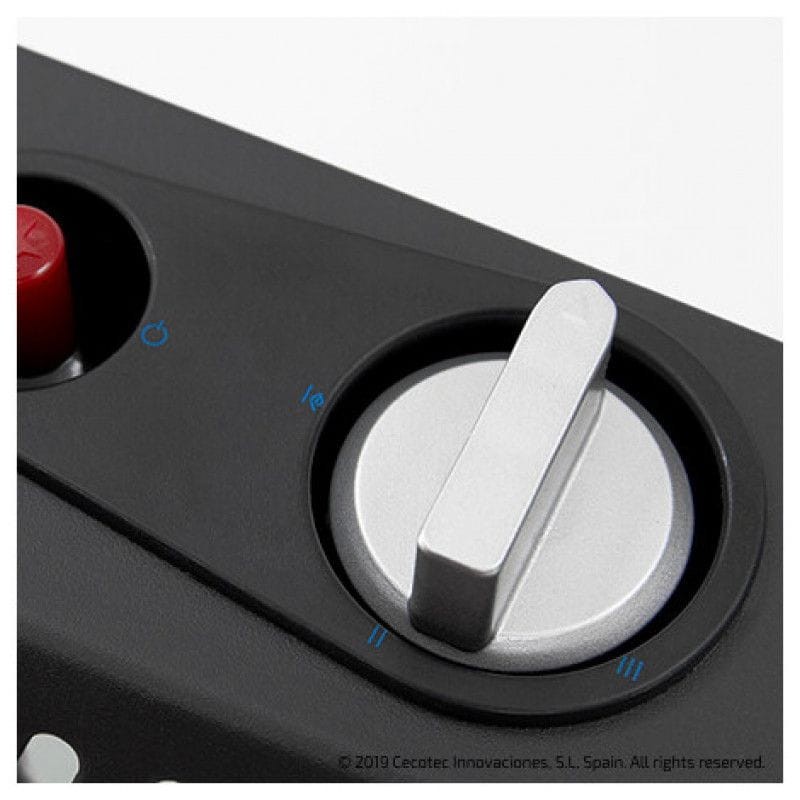 detalle del termostato de la Estufa de combustible líquido Cecotec 05341 4200W en negro