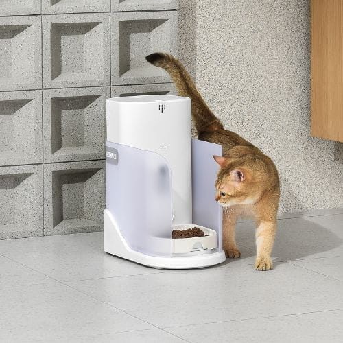 Comedero inteligente con reconocimiento facial CATLINK FACELINK Blanco imagen real con gato