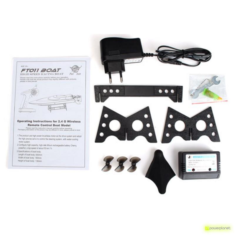 Accesorios Lancha RC Fei Lun FT011 65cm: cargador, adaptador AC, soporte plástico, ventosas, hélice, tornillos y manual de instrucciones
