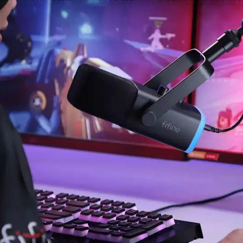 Perfil do Microfone USB Fifine AmpliGame TAM8 para Gravação e Transmissão em Preto com braço