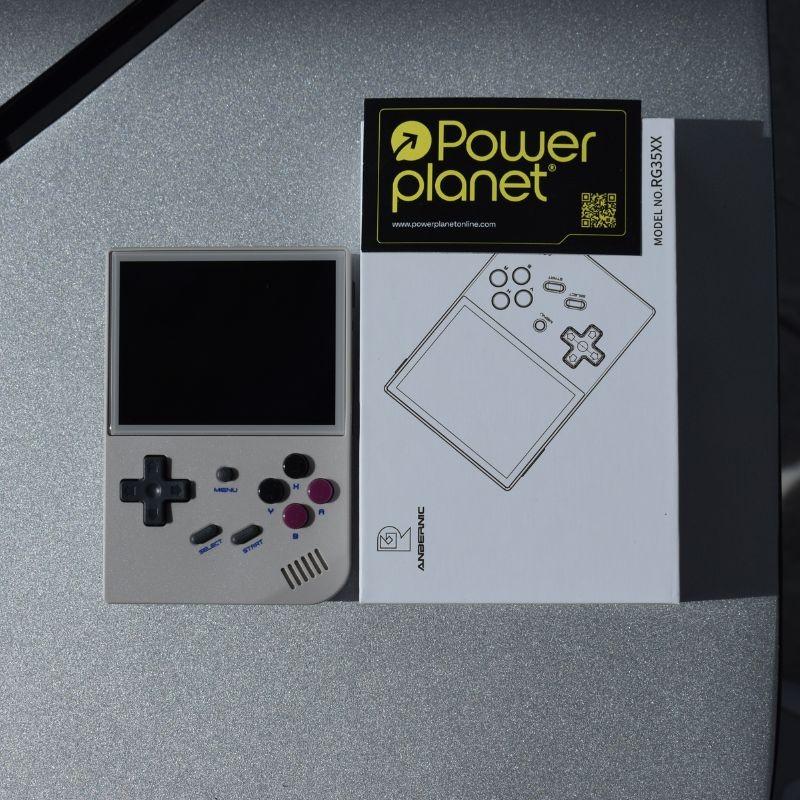 Foto real de la Consola Retro Portátil Anbernic RG35XX 2024 64GB Gris