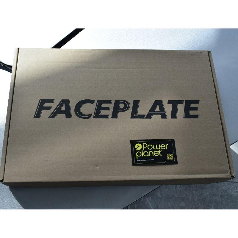 Foto real da caixa da capa preta padrão do PS5