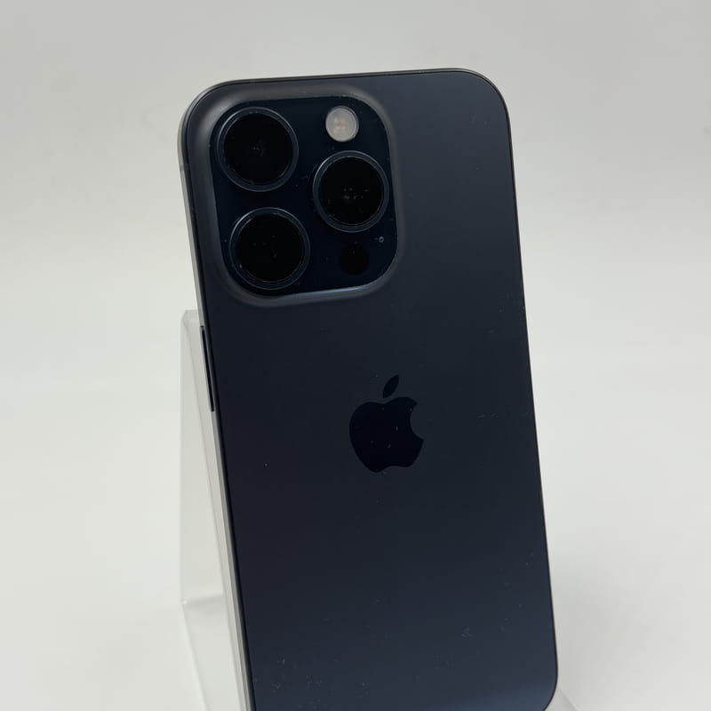 Foto real detalle de la cámara de fotos del Apple iPhone 15 Pro 5G 128GB Titanio Azul Renovado - Estado Excelente