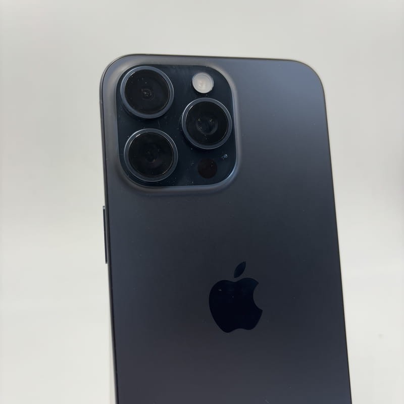 Foto real de la cámara trasera del Teléfono móvil Apple iPhone 15 Pro Max 256GB Azul