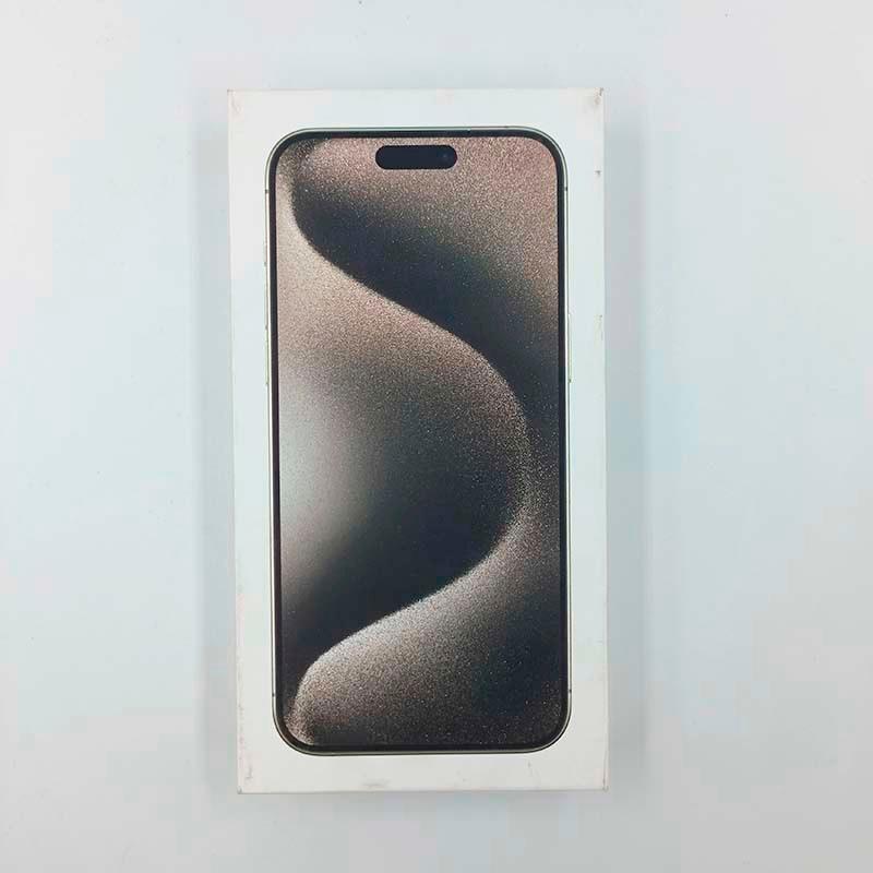 Foto real de la caja del Apple iPhone 15 Pro Max 5G 256GB Titanio Natural Renovado - Estado Premium
