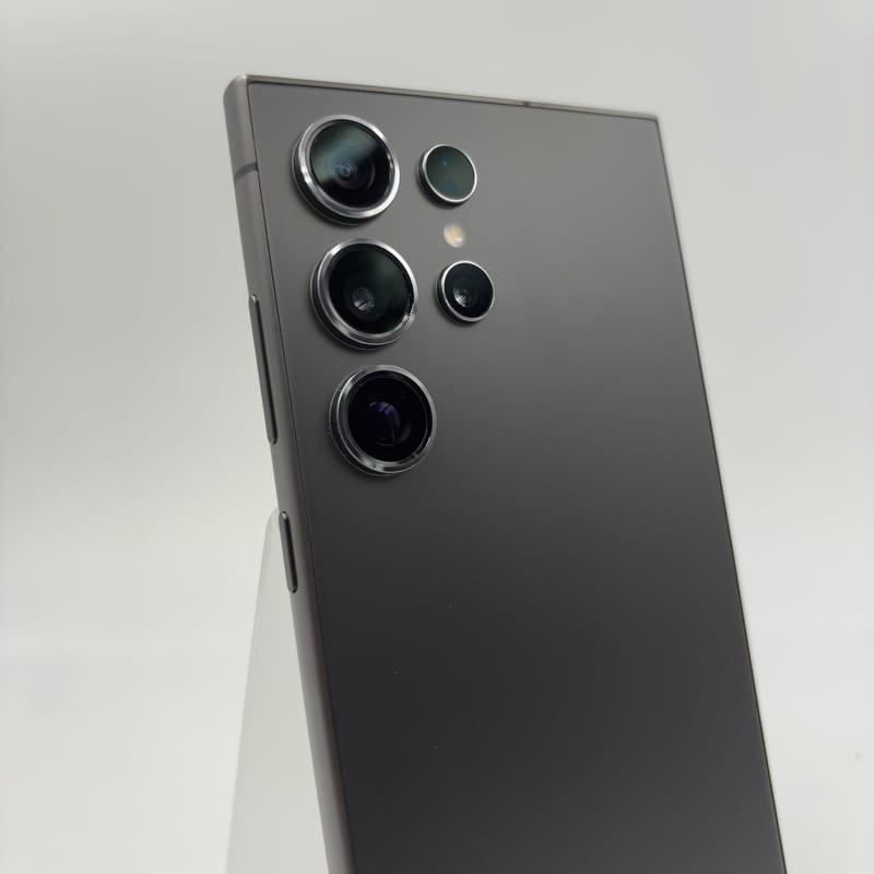 Foto real con detalle de la cámara trasera del Teléfono móvil Samsung Galaxy S24 Ultra 5G 12GB/256GB Negro Renovado - Estado Premium