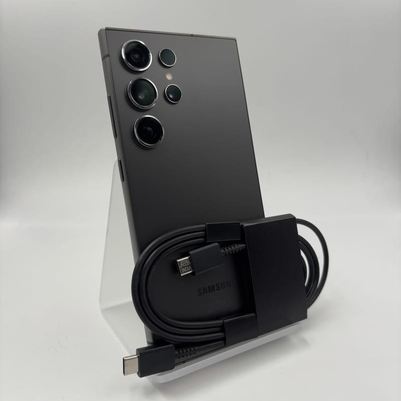 Foto real trasera y del cable del Teléfono móvil Samsung Galaxy S24 Ultra 5G 12GB/256GB Negro Renovado - Estado Premium
