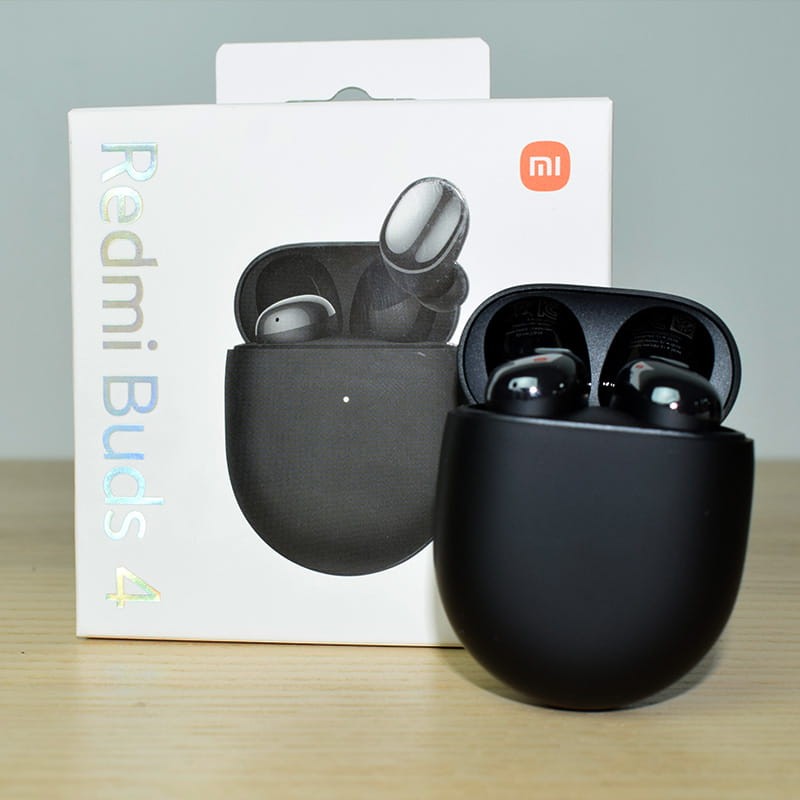 photo de face réelle avec sa boite Écouteurs sans fil Xiaomi Redmi Buds 4 Noir