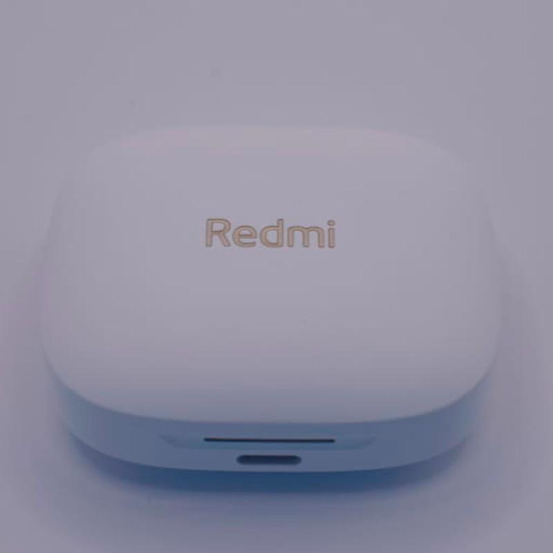 Photo réelle du boîtier de chargement des Xiaomi Redmi Buds 6 Blanc avec suppression du bruit (ANC) - Casque Bluetooth