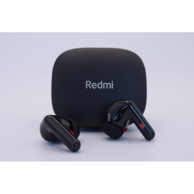 foto real frontal de los Xiaomi Redmi Buds 6 Negro con cancelación de ruido (ANC) - Auriculares Bluetooth con su caja de carga