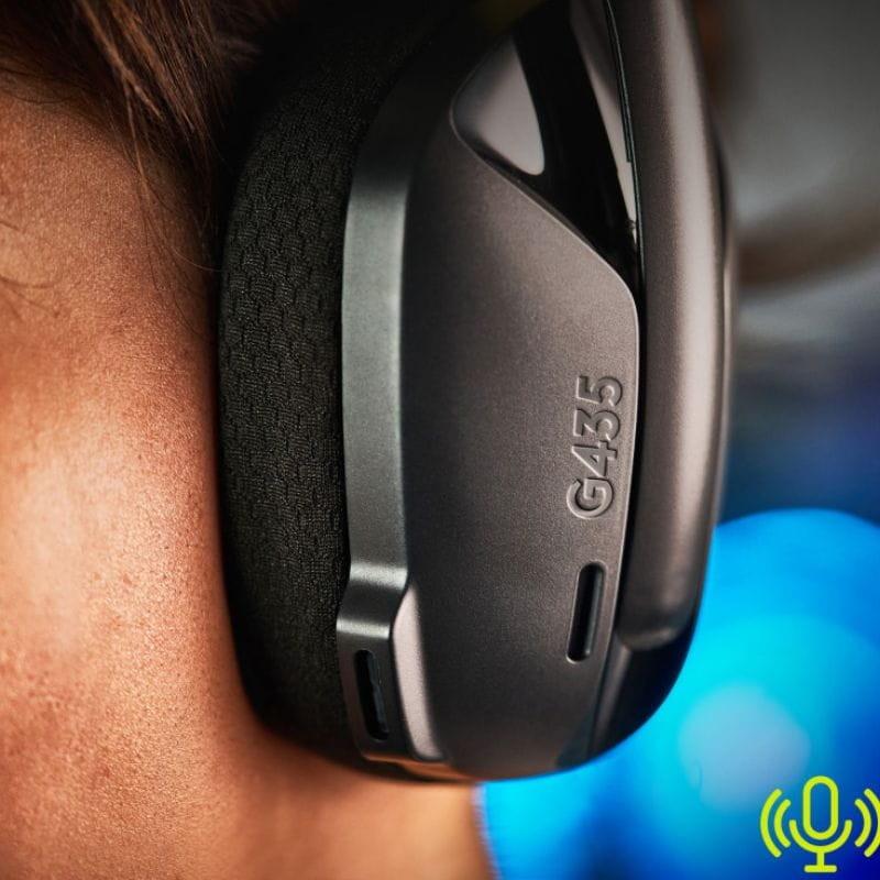 Logitech G G435 Bluetooth Negro - Auriculares Gaming imagen en una persona