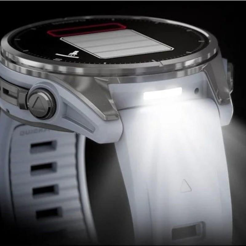 Linterna de Garmin Fenix 8 AMOLED 43mm Acero Blanco - Reloj Inteligente