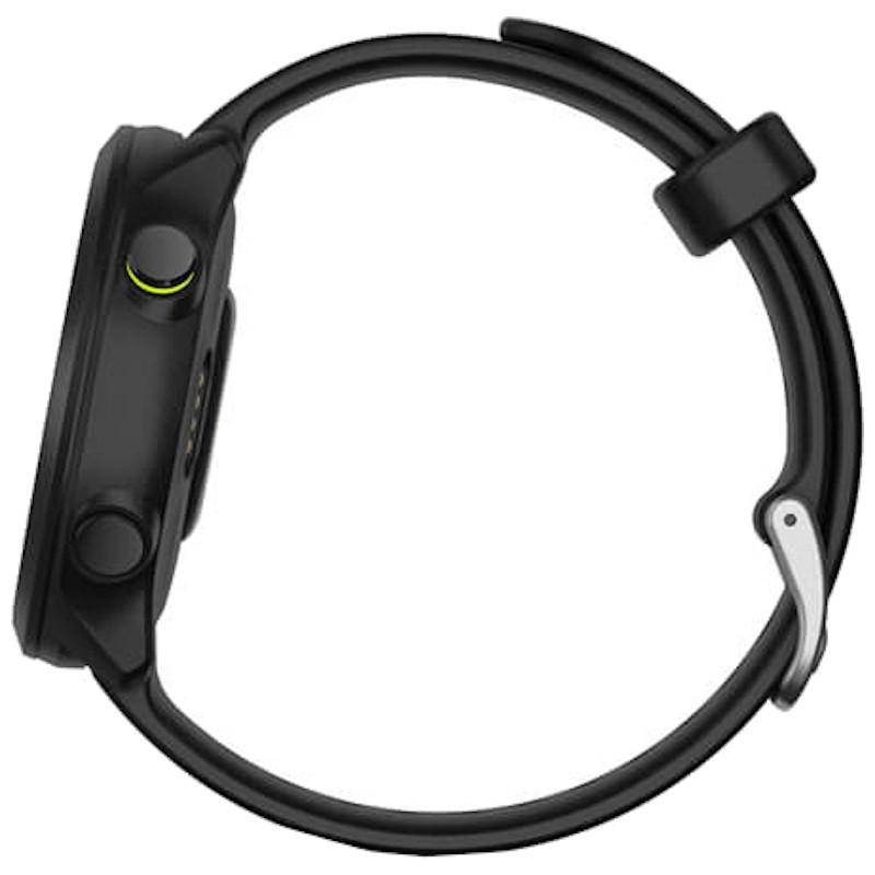 Garmin Forerunner 55 Preto – smartwatch com caixa fina lateral preta, dois botões, coroa com detalhe verde, pulseira de silicone com fivela metálica