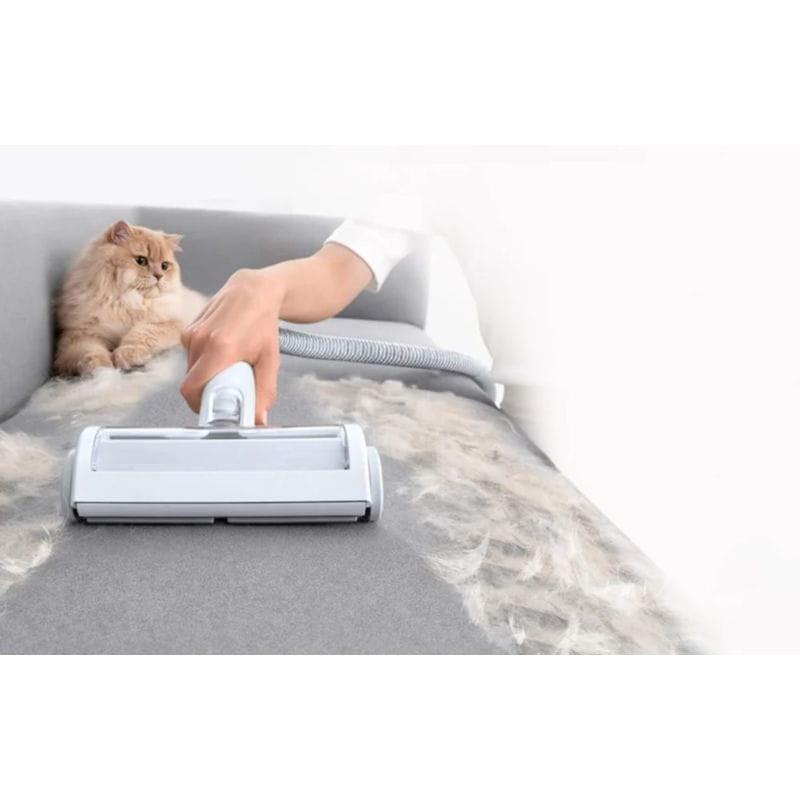 Aspiración de pelos del sofá con el Kit de aseo para mascotas HomeRunPet HC15