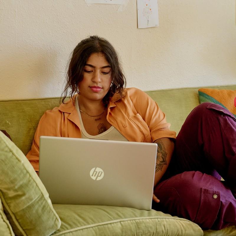 HP 15-fd0061ns Intel Core i7-1355U 15.6 /8GB/512GB/Wi-Fi 6 /W11 /15.6 Azul - Portátil Foto real