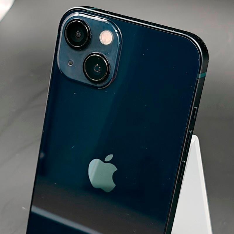 Slide https://ppoweb-pro.azurewebsites.net/cdnassets/iphone_13_medianoche_renovado_foto_real_02_ad_l.jpg