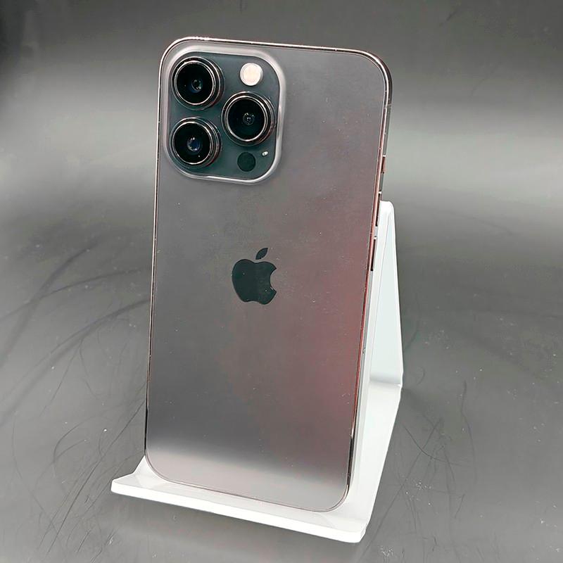 Slide https://ppoweb-pro.azurewebsites.net/cdnassets/iphone_13_pro_grafito_renovado_foto_real_02_ad_l.jpg