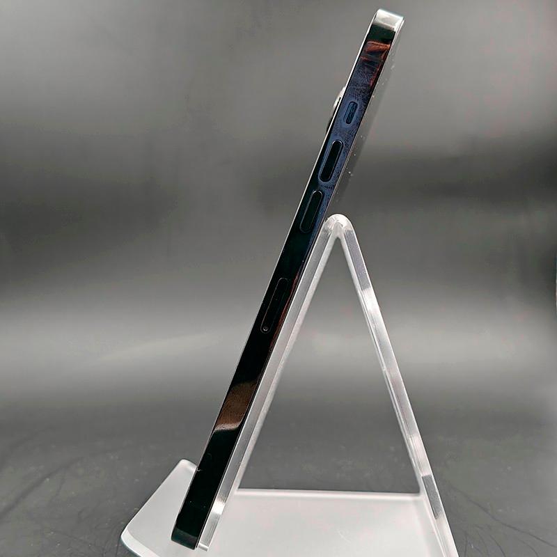 iPhone 14 Pro Max 128GB Preto Sideral renovado em excelente estado. Lateral em aço brilhante, botões íntegros e módulo de câmeras saliente visível.