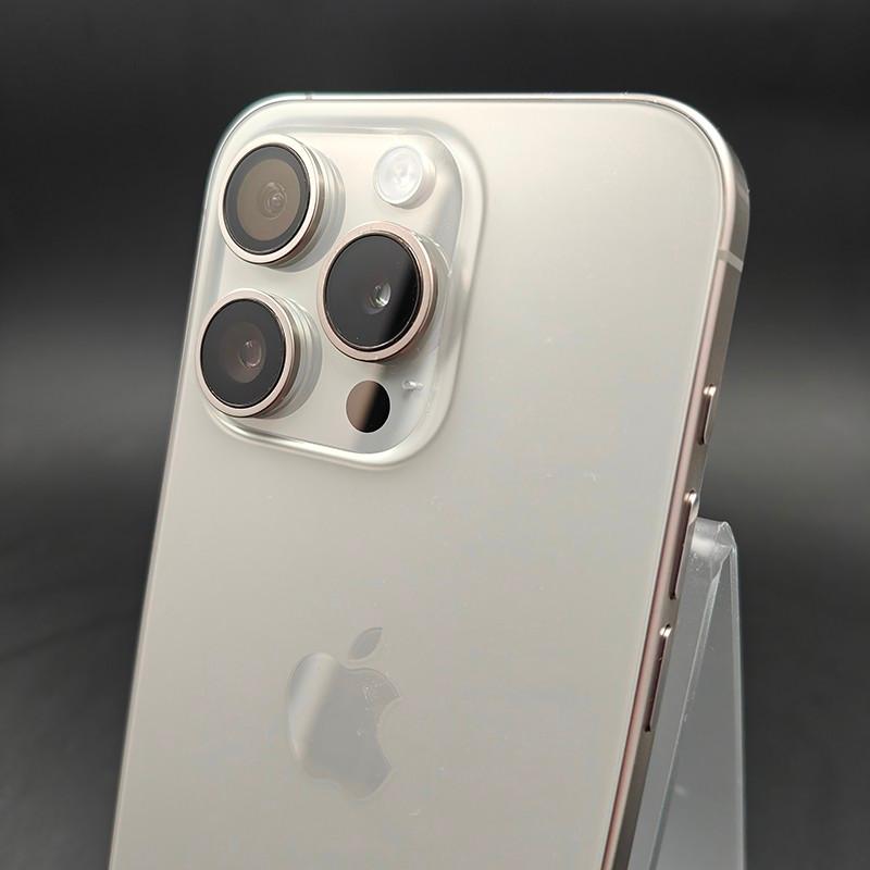 Module photo iPhone 15 Pro titane naturel Renewed: triple capteur pro avec anneaux métalliques, flash LED, dos mat, bords plats, état premium 256 Go 5G.