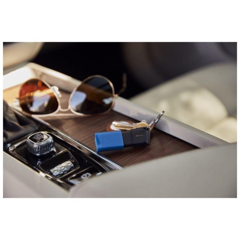 Kingston DataTraveler Exodia 64GB USB A Negro/Azul en cajón de un coche