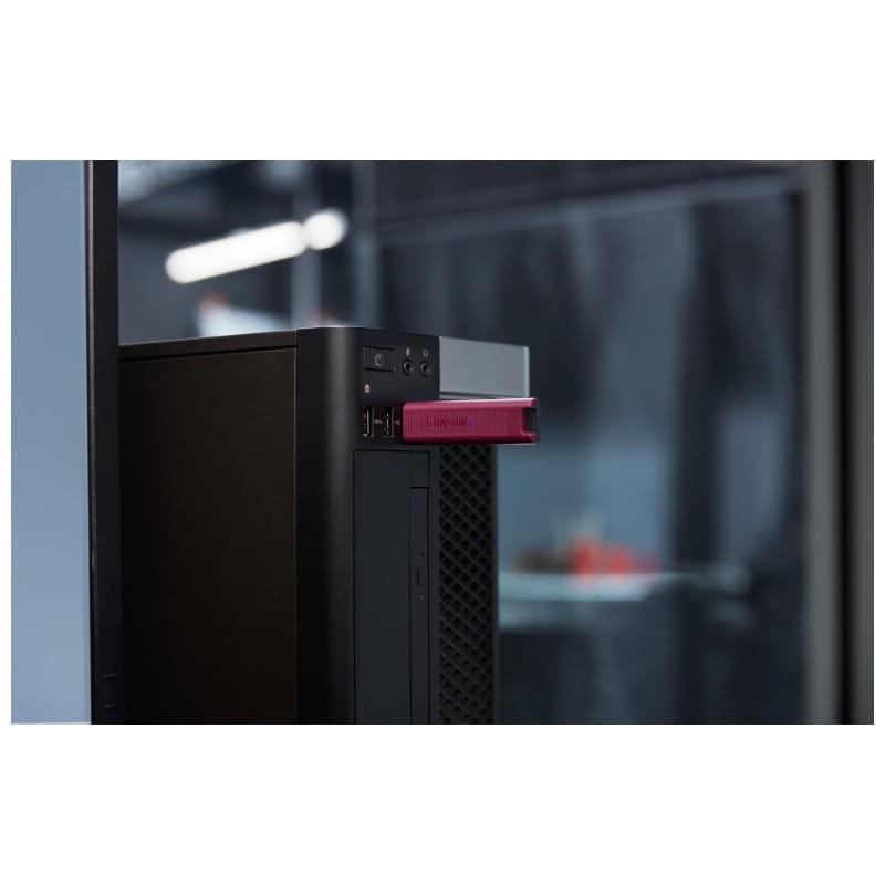 Kingston Technology DataTraveler Max 1TB Red - Clé USB dans un ordinateur de bureau