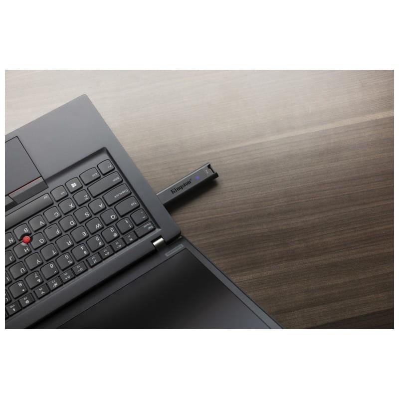 Kingston Technology DataTraveler Max 512 GB USB Negro - Unidad flash USB imagen en un portátil