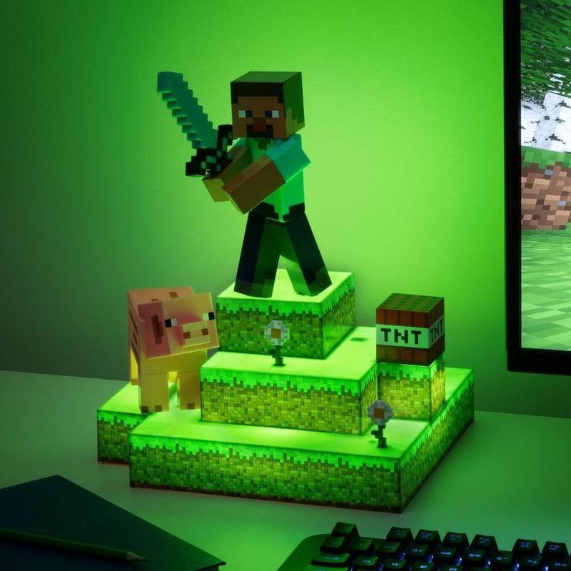 Lámpara Paladone Steve Diorama Minecraft Lateral derecho encendida