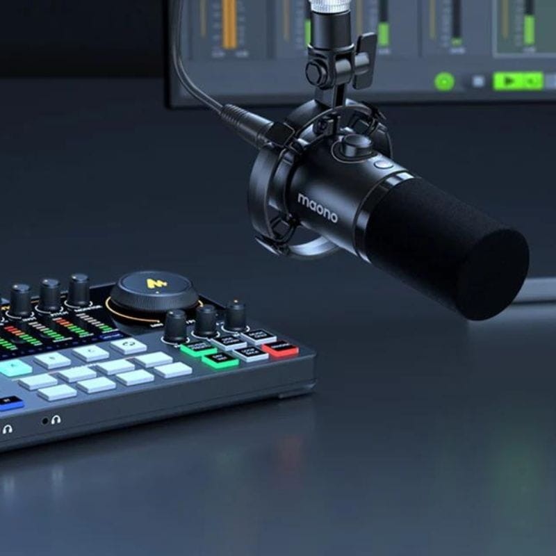 Maono PD200x RGB Negro - Micrófono USB para Grabación y Transmisión en PC image con teclado