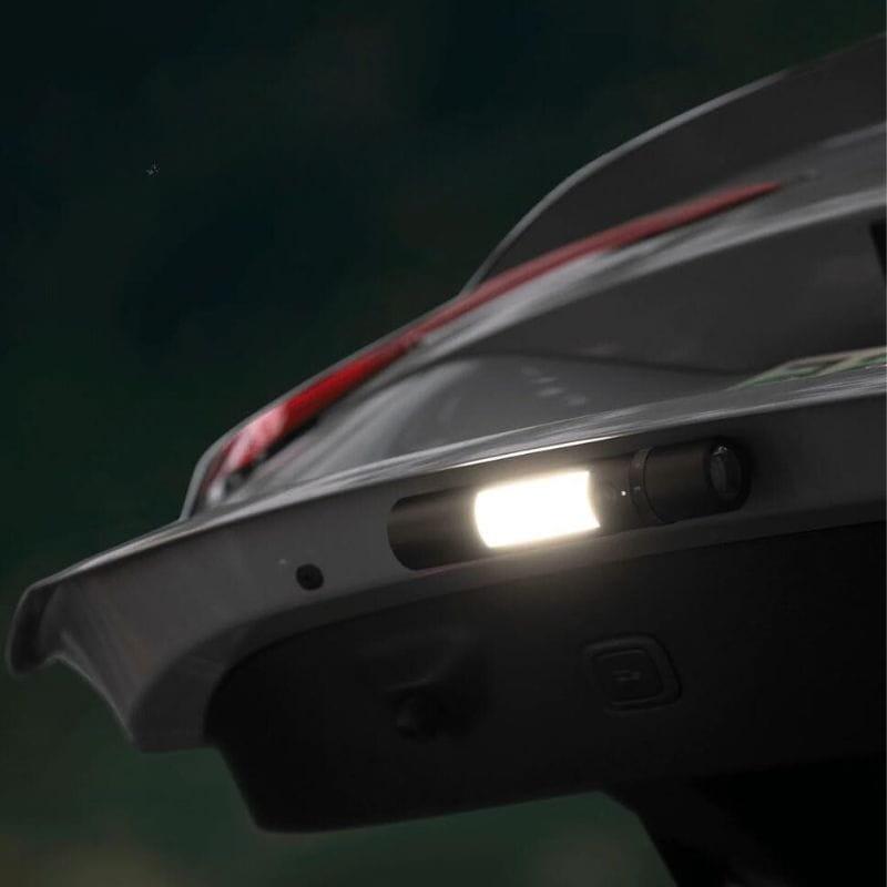 Xiaomi Mi Multi Function Flashlight  Negro - Linterna imagen en el coche