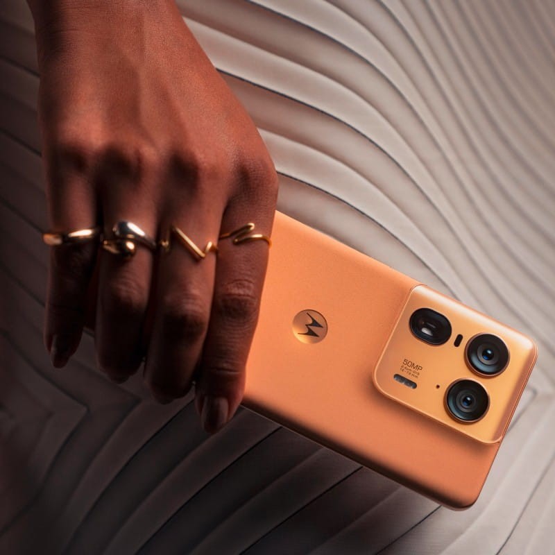 Motorola Edge 50 Ultra 16GB/1TB Peach Fuzz - Telefono móvil Foto real